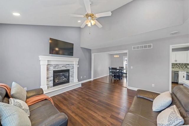 1216 N Parkway Drive, Olathe, KS 66061