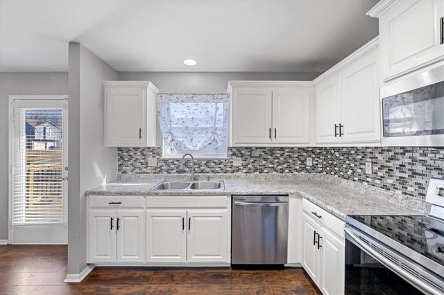 1216 N Parkway Drive, Olathe, KS 66061