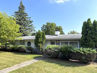 1933 Greenbriar Lane, Flint, MI 48507