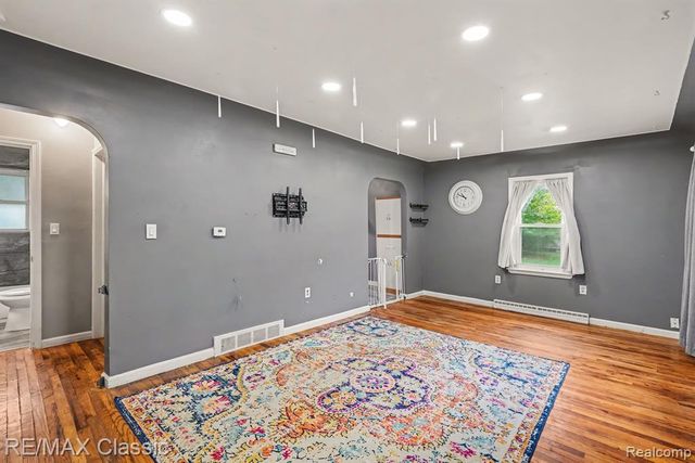 5812 Oster Drive, Waterford, MI 48327