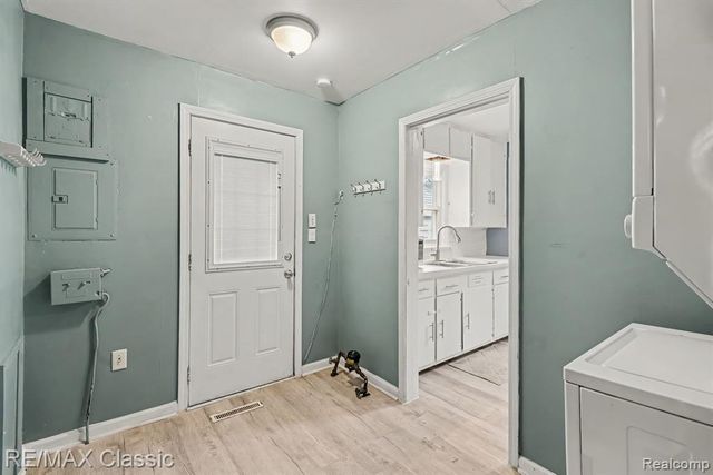 5812 Oster Drive, Waterford, MI 48327