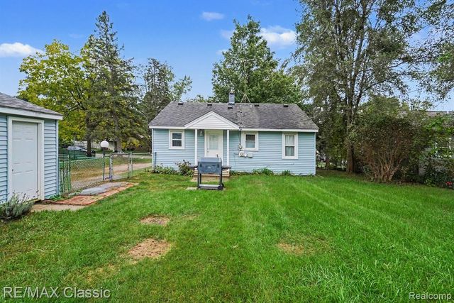 5812 Oster Drive, Waterford, MI 48327