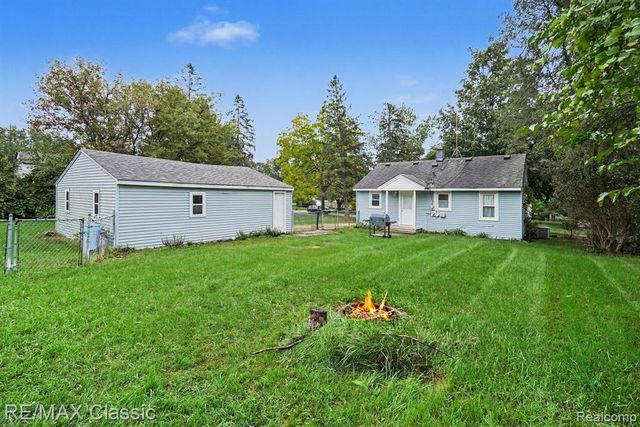 5812 Oster Drive, Waterford, MI 48327