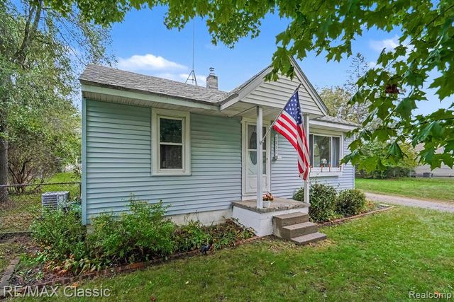 5812 Oster Drive, Waterford, MI 48327