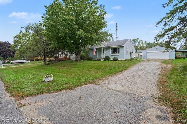 5812 Oster Drive, Waterford, MI 48327