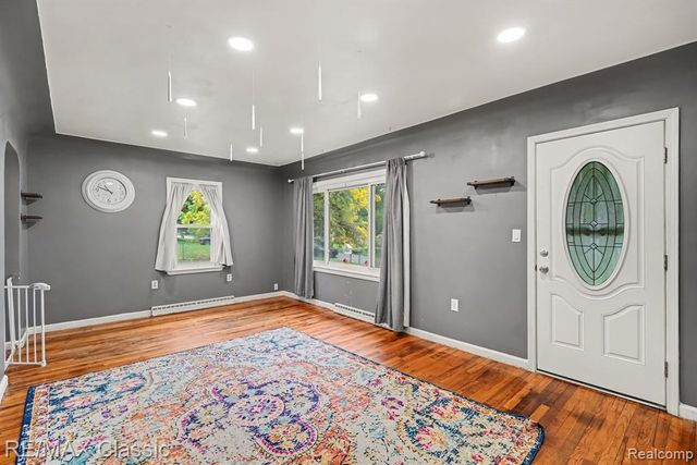 5812 Oster Drive, Waterford, MI 48327