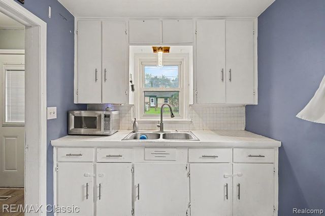5812 Oster Drive, Waterford, MI 48327