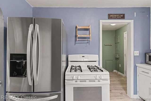 5812 Oster Drive, Waterford, MI 48327