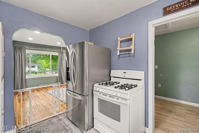5812 Oster Drive, Waterford, MI 48327
