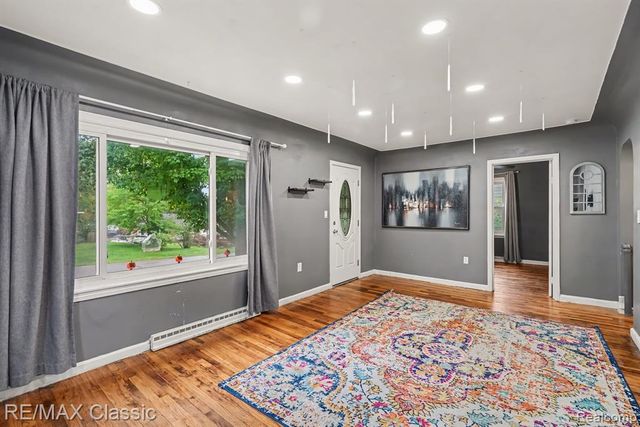 5812 Oster Drive, Waterford, MI 48327
