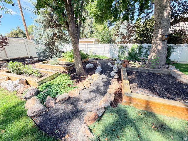1938 E VINTAGE WOODS CT, Holladay, UT 84117