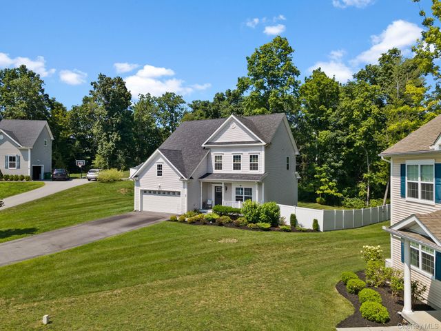 20 Karen Court, Poughkeepsie, NY 12603