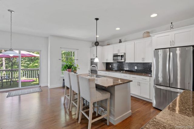 20 Karen Court, Poughkeepsie, NY 12603