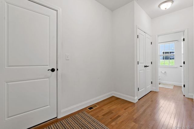20 Karen Court, Poughkeepsie, NY 12603