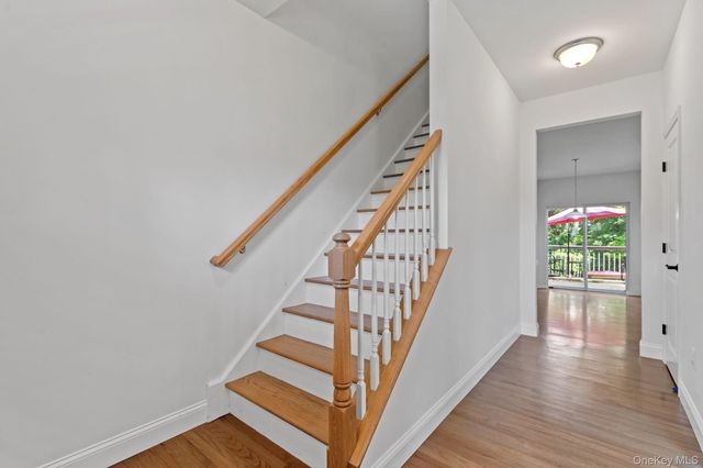 20 Karen Court, Poughkeepsie, NY 12603