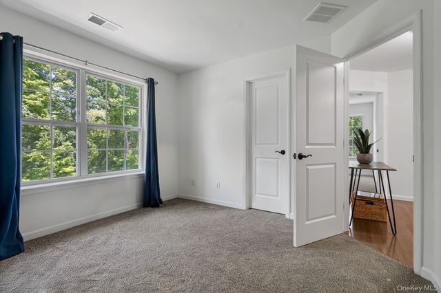 20 Karen Court, Poughkeepsie, NY 12603