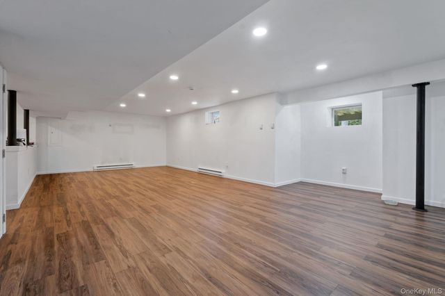 20 Karen Court, Poughkeepsie, NY 12603