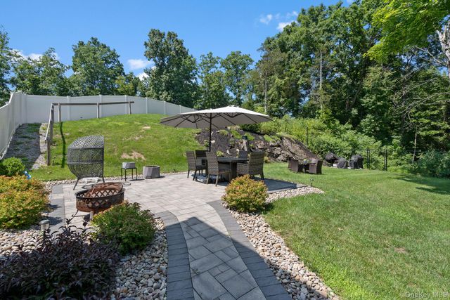 20 Karen Court, Poughkeepsie, NY 12603