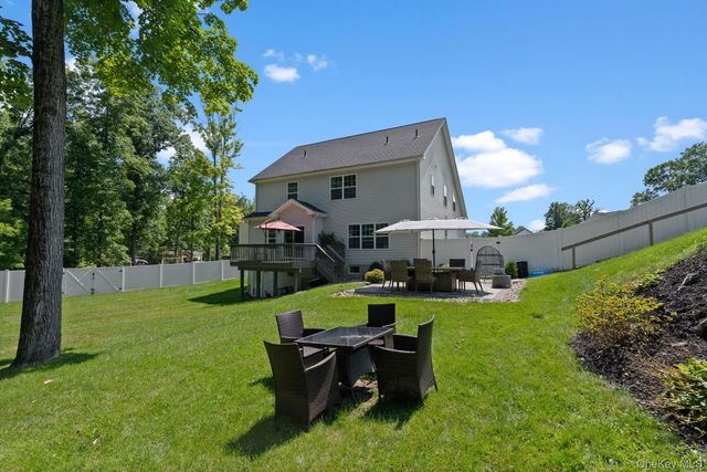 20 Karen Court, Poughkeepsie, NY 12603