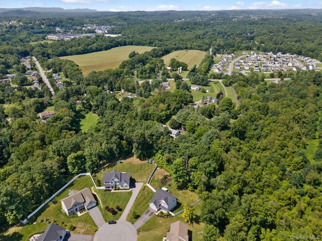 20 Karen Court, Poughkeepsie, NY 12603