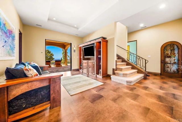 7133 Obelisco Circle, Carlsbad, CA 92009