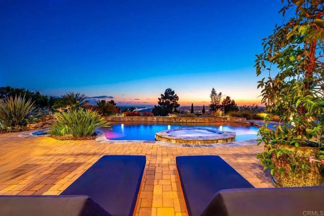 7133 Obelisco Circle, Carlsbad, CA 92009