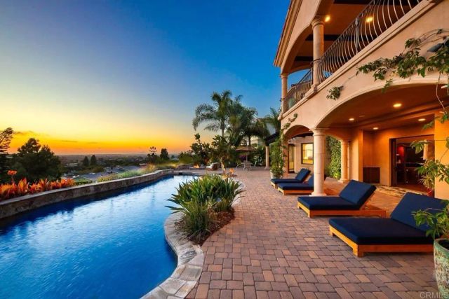 7133 Obelisco Circle, Carlsbad, CA 92009