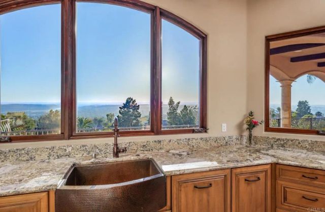 7133 Obelisco Circle, Carlsbad, CA 92009