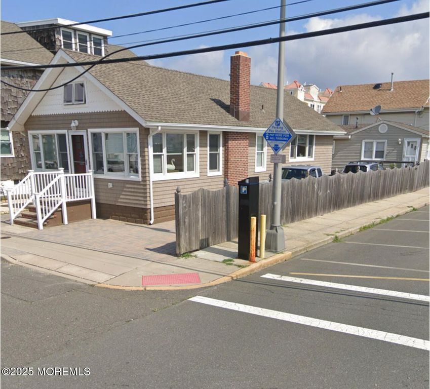 16 Carteret Avenue, Seaside Heights, NJ 08751