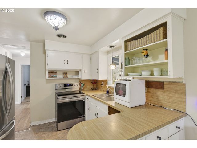 2839 CHURCH St Se, Salem, OR 97302