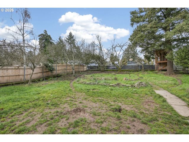 2839 CHURCH St Se, Salem, OR 97302