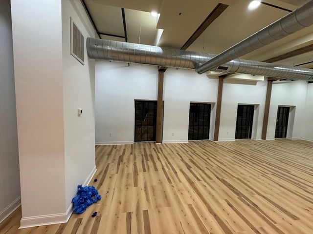 491 Dutton St 209, Lowell, MA 01854