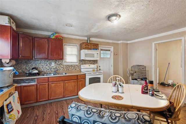 3074 Erin Avenue, Cleveland, OH 44113