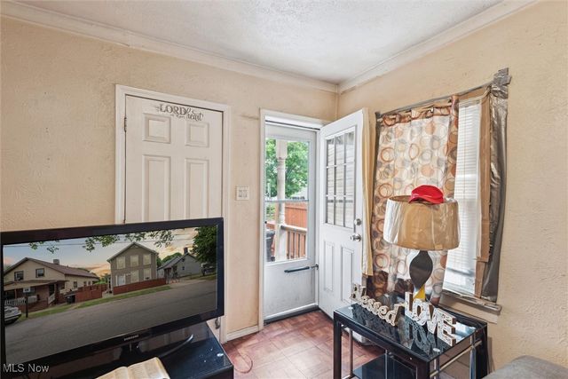 3074 Erin Avenue, Cleveland, OH 44113