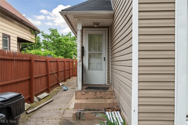 3074 Erin Avenue, Cleveland, OH 44113