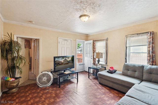 3074 Erin Avenue, Cleveland, OH 44113