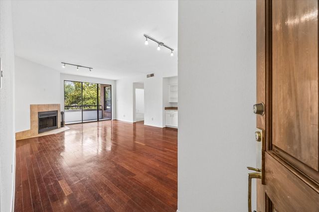 5200 Weslayan Street 208, Houston, TX 77005