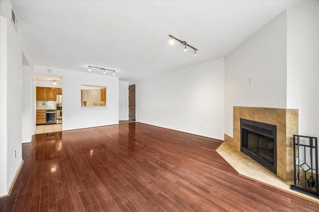 5200 Weslayan Street 208, Houston, TX 77005