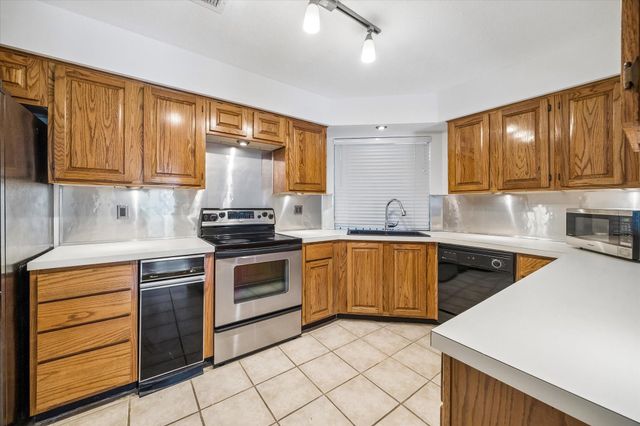 5200 Weslayan Street 208, Houston, TX 77005