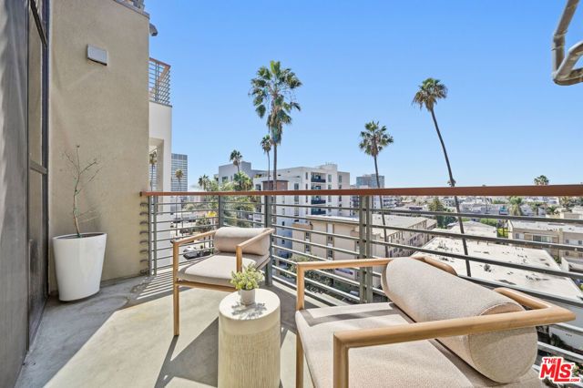 520 S Kingsley Drive PH1, Los Angeles, CA 90020
