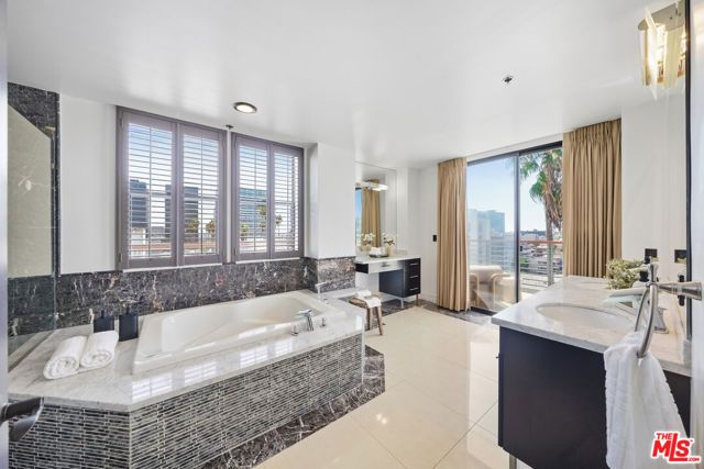 520 S Kingsley Drive PH1, Los Angeles, CA 90020