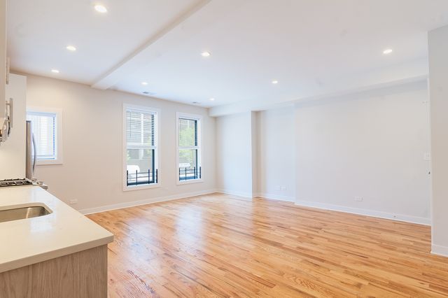 1552 N La Salle Drive 401, Chicago, IL 60610