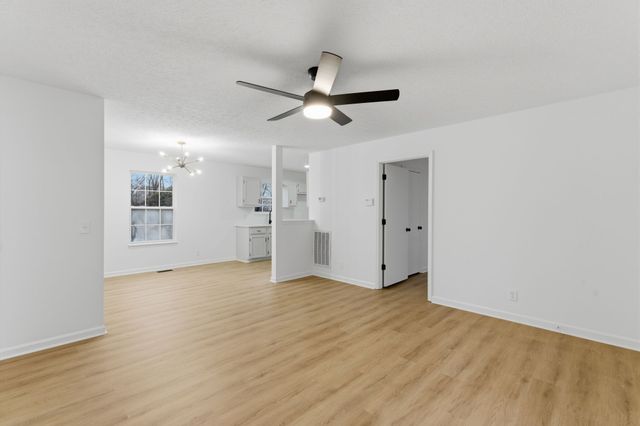 906 Spruce St, Springfield, TN 37172