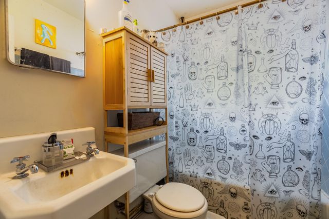 1023 FRUIT Avenue NW, Albuquerque, NM 87102