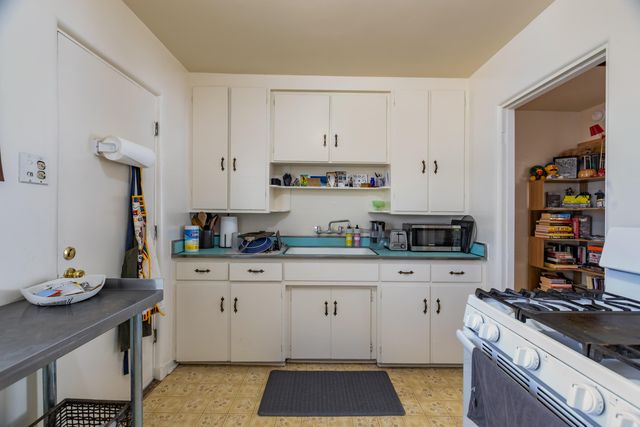 1023 FRUIT Avenue NW, Albuquerque, NM 87102