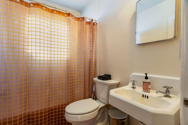 1023 FRUIT Avenue NW, Albuquerque, NM 87102