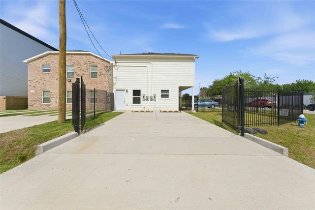 6803 Loma Vista Street A, Houston, TX 77085
