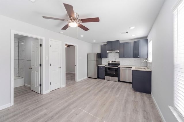 6803 Loma Vista Street A, Houston, TX 77085