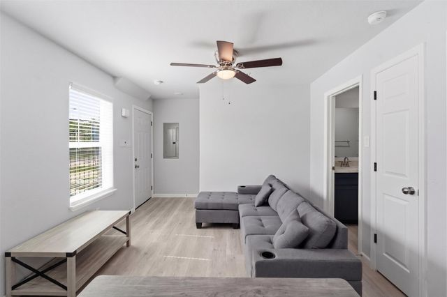 6803 Loma Vista Street A, Houston, TX 77085