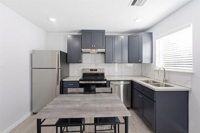 6803 Loma Vista Street A, Houston, TX 77085